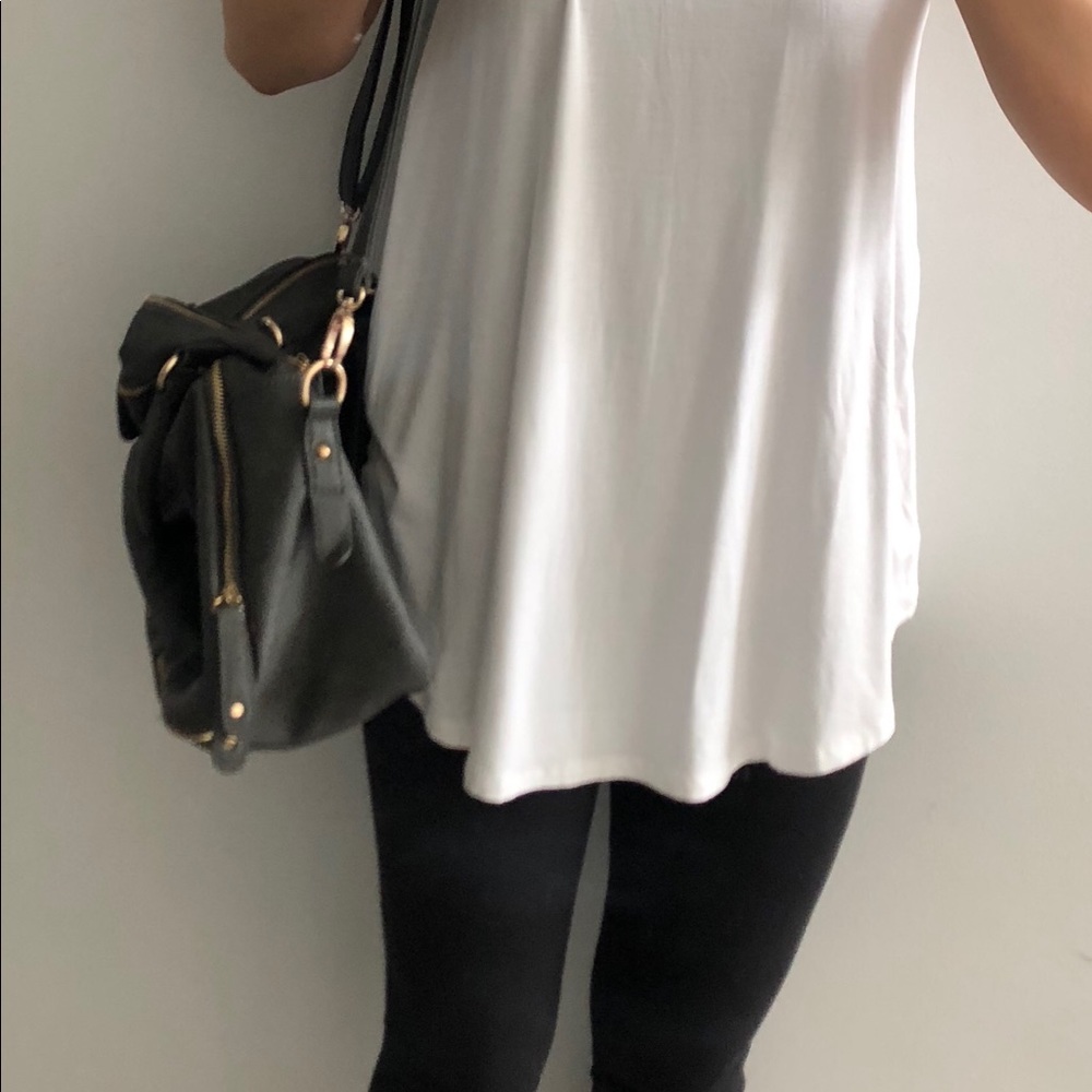 Grey shoulder/crossbody bag.